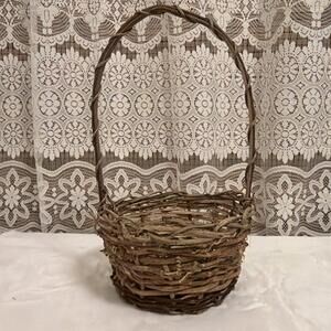 Small Rustic Wicker Basket With Handle Primitive Farmhouse Decor